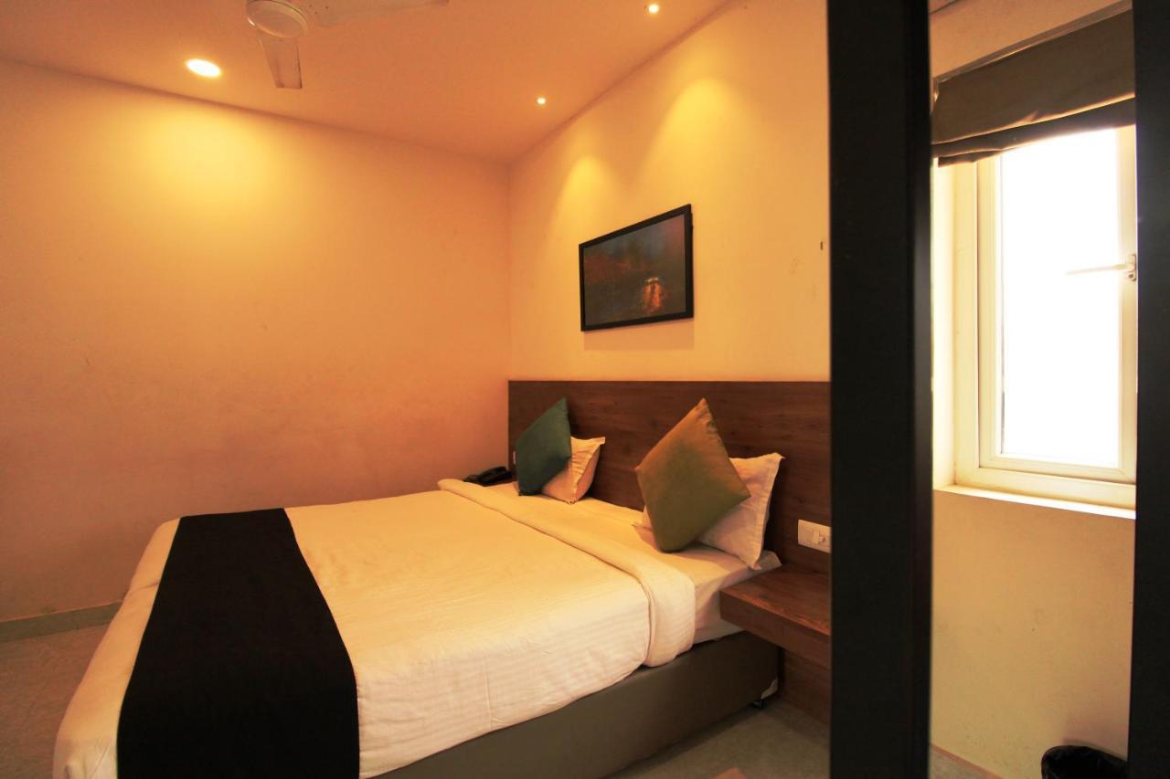 Arunaa Inn Airport Hotel,Chennai Esterno foto